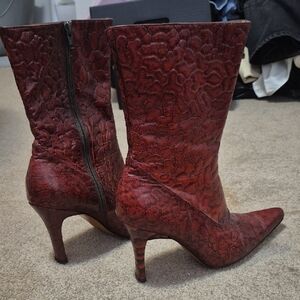 Women's Pointed-Toe Mid-Calf Boots in Burgundy